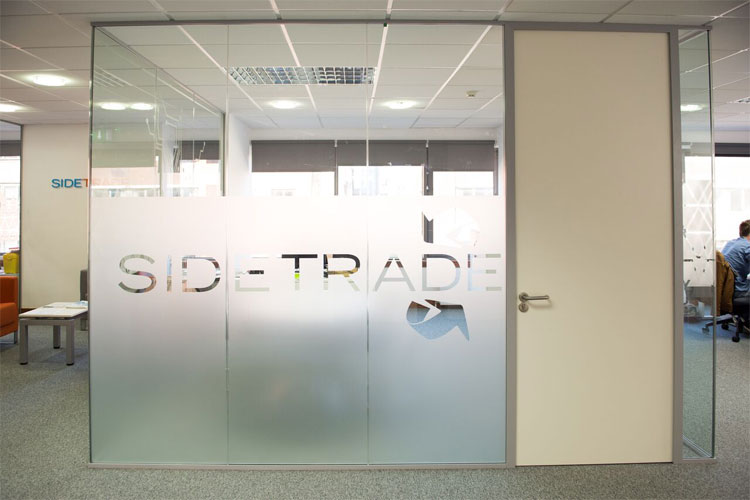 Sidetrade Glass Partition